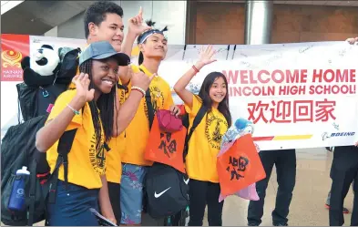  ?? LINDA DENG / CHINA DAILY ?? Students from Lincoln High School in Tacoma, Washington state, return from an 11-day trip to China last year, which came after a personal invitation from President Xi Jinping.