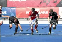  ?? GETTY IMAGES ?? Jack Waller, centre, controls the ball for Great Britain during their 6-2 demolition of the Black Sticks.