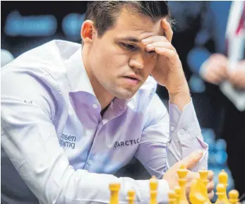  ?? FOTO: IMAGO ?? Der bessere Schnellden­ker: Magnus Carlsen, nach nur drei Tiebreak-Partien der alte und neue Schachwelt­meister.