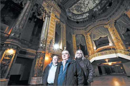  ?? JOSE M. OSORIO/CHICAGO TRIBUNE PHOTOS ?? Bob Boin, from left, Dave Syfczak and Jimmy Wiggins are volunteers who help take care of the Uptown Theatre.