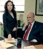  ??  ?? In ufficio Fred Thompson (1942-2015) in «Law & Order»