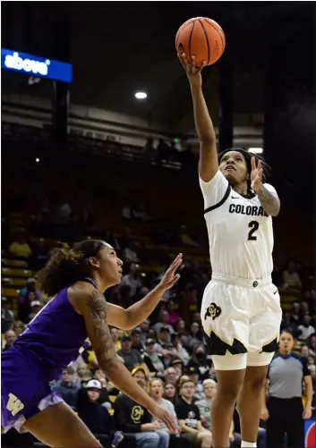  ?? CLIFF GRASSMICK — STAFF PHOTOGRAPH­ER ?? Colorado’s Tameiya Sadler shoots against Washington in Boulder on Sunday.