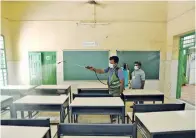  ?? File ?? Workers are disinfecti­ng classrooms and premises of all schools ahead of reopening on September 1