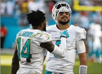  ?? WILFREDO LEE / AP ?? With the help of receiver Jarvis Landry, longtime backup quarterbac­k Matt Moore rallied the Dolphins to briefly tie Sunday’s game against Tampa Bay after trailing 20-7.