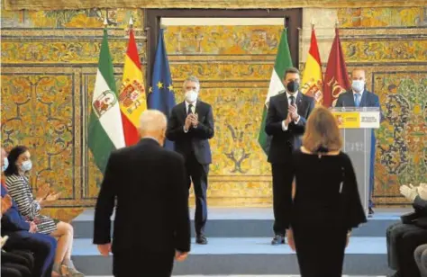  ?? MANUEL GÓMEZ ?? Un momento de la entrega de medallas en el Salón Gótico