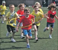  ?? t24park02 (KM) ?? These Park Primary youngsters are having great fun in the sun with their own version of the horse and rider race.