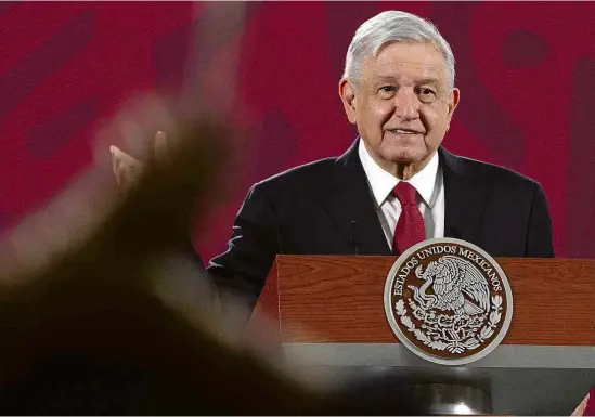  ?? Presidênci­a do México/AFP ?? O presidente do México, Andrés Manuel López Obrador, durante entrevista coletiva na manhã desta segunda-feira (6)