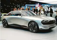  ??  ?? Peugeot e-Legend Nádherné kupé s retro ,designem, to je studie ukazující elektrický pohon a autonomní řízení v líbivém balení.