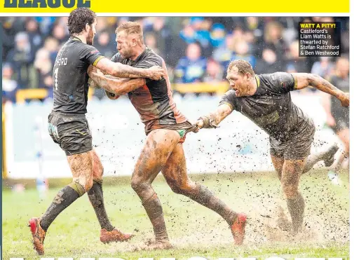  ??  ?? WATT A PITY! Castleford’s Liam Watts is thwarted by Stefan Ratchford & Ben Westwood