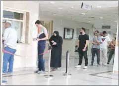  ?? Photo by Mahmoud Jadeed ?? A view of the Hawalli clinic. Patients stand in line to get their number to see the doctor.