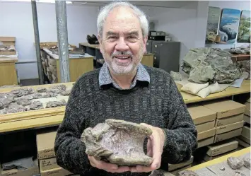  ?? Picture: BEN MACLENNAN ?? FOSSIL FINDS: Dr William ’Billy’ de Klerk holds up the vertebra of a specimen in the Albany Museum collection from the Dordrecht area, that he collected.