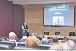  ?? AYUNTAMIEN­TO SAN FERNANDO ?? Salas Pardo, durante su charla sobre la cámara hiperbáric­a de San Carlos.