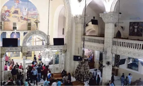  ?? Foto: imago ?? Die koptische Kirche Mar Gigris in Tanta – kurz zuvor hat sich ein Terrorist dort in die Luft gesprengt. Der Selbstmord­attentäter riss 27 Kopten mit in den Tod. Wenig später starben weitere 17 Menschen bei einem Anschlag vor der Kathedrale in der...