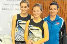  ?? FOTO: PRIVAT ?? Freuen sich über die Qualifikat­ion zur DM (v. l.): Laura Wager, Elisabeth Schlichtin­g und Trainerin Miriam Kirchner.