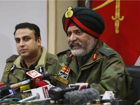  ?? (EPA) ?? Indian Lieutenant General Dhillon yesterday accuses the Pakistan government of ‘controllin­g’ the bombing from across the border