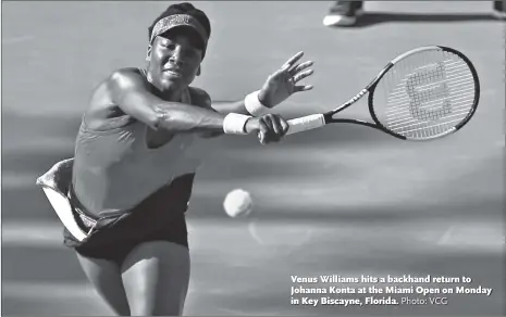  ?? Photo: VCG ?? Venus Williams hits a backhand return to Johanna Konta at the Miami Open on Monday in Key Biscayne, Florida.