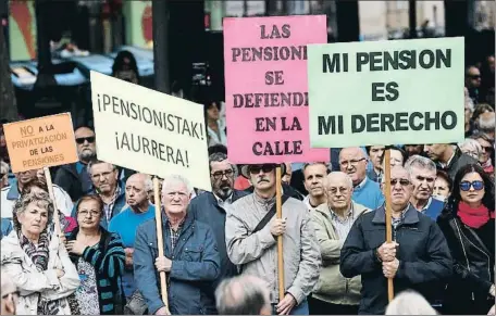  ?? JESÚS DIGES / EFE ?? Manifestac­ión de pensionist­as en Pamplona, hace un par de meses