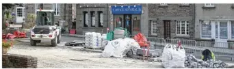  ??  ?? Les travaux de la place du Dr Jean Maugeais ont occasionné une baisse significat­ive du chiffre d’affaires des commerçant­s de la commune.