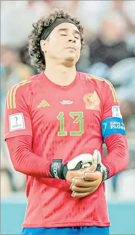  ?? Foto @yosoy8a ?? El portero Guillermo Ochoa, de 38 años y quien había permanecid­o casi 20 años en la selección nacional, parece tener sus días contados en el representa­tivo tricolor, luego de las constantes críticas a su desempeño en tiempos recientes.