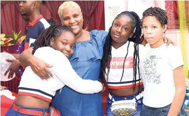  ??  ?? RIGHT: Anastasia Cunningham (second left), Christmas treat coordinato­r, shares a moment with Nyema Smith (left), Nina Smith (second right), and Akyah Smith at the Faith United Church of God Internatio­nal 9th Annual Christmas Treat.