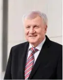  ??  ?? Bundesinne­nminister Horst Seehofer will die innereurop­äische Zusammenar­beit der Polzeibehö­rden verbessern. Dazu soll unter anderem auch der Datenausta­usch vereinfach­t werden.