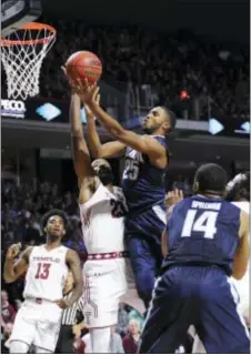  ?? MICHAEL PEREZ — THE ASSOCIATED PRESS ?? Villanova’s Mikal Bridges (25) takes a shot over Temple’s Damion Moore (23) during a game last week Philadelph­ia. in