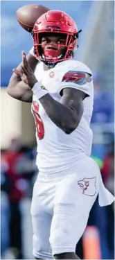  ?? Stephenson, AP) (Photo by David ?? Louisville quarterbac­k Lamar Jackson looks to pass the football against Kentucky in the final regular season game.