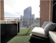  ?? Michael Wyke / Contributo­r ?? Crager installed artificial turf on his balcony.