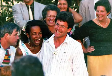  ??  ?? GRAEME Bloch and Cheryl Carolus on their wedding day in 1990.