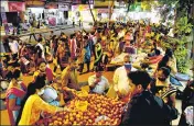 ??  ?? Crowd at a vegetable market in Navi Mumbai.