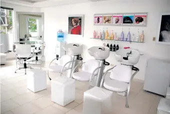  ??  ?? A nivel país operan más de 7.000 locales dedicados al servicio de la belleza, que incluyen centros de estética, peluquería­s, spa, barberías, depilación, entre otros.