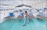  ?? VIJAY BATE/HT PHOTO ?? BMC worker cleans a jumbo centre in Malad