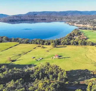  ?? ?? Make your tree change dreams come true in this Tasman Peninsula treat.
Picture: Supplied