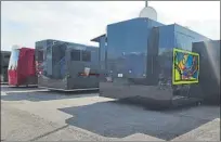  ??  ?? El motorhome de los hermanos Márquez viaja con ellos por toda la geografía europea