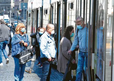  ?? Foto: Ulrich Wagner ?? Wer mit Bus und Tram in Augsburg unterwegs ist, muss jetzt eine Maske tragen.