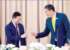  ?? STPM ?? Prime Minister Hun Manet (left) cheers with his Thai counterpar­t Srettha Thavisin in Bangkok on February 7.