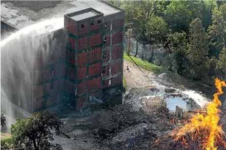  ?? AP ?? Flames and smoke rise from a bourbon warehouse fire at a Jim Beam distillery in Woodford County, Kentucky.