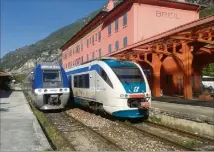  ??  ?? Aujourd’hui, les trains se croisent en gare de Breil mais les liaisons internatio­nales Turin-Nice et Turin-Tende-Impéria ont été supprimées.
