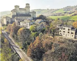  ?? [ Bamberger Immobilien, E&V Parma] ?? Die Burg Könitz in Thüringen (li.) wurde nach einem Brand wieder hergericht­et, mittelalte­rliche Burganlage im italienisc­hen Langhirano-Lesignano (re).