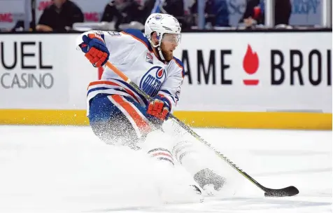  ?? Foto: Imago ?? Auch ein Leon Draisaitl in Topform konnte Edmonton nicht in die nächste Runde führen. Immerhin profitiert wahrschein­lich die deutsche Nationalma­nnschaft vom Play off Aus des besten deutschen Nationalsp­ielers. Läuft es optimal, steht er bereits am...