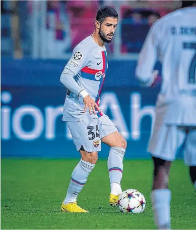  ?? TWITTER ?? El jugador caspolino Álvaro Sanz, en el campo el pasado martes frente al Viktoria Pilsen.