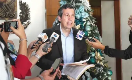  ?? JOSÉ ALBERTO MALDONADO. ?? La delegación del PRM que entregó el documento en la JCE estuvo encabezada por Orlando Jorge Mera, delegado político del partido opositor.