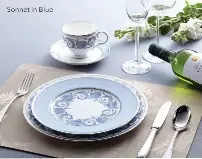  ??  ?? Sonnet in Blue
