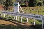  ?? FOTO: TOURISM NZ/DPA ?? Was für ein Name für einen Hügel! Er ist in der Maori-Sprache geschriebe­n.