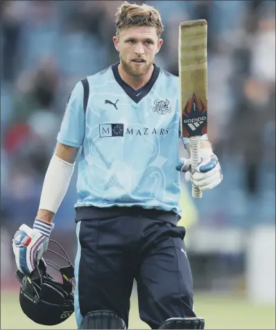  ?? PICTURE: PAUL CURRIE/SWPIX ?? GREAT KNOCK: Yorkshire Vikings batsman David Willey acknowledg­es the crowd after being bowled by Edward Barnard for a record-breaking 118 against Worcester Rapids in the T20 Blast at Headingley.