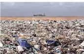  ?? FOTO: DPA ?? Plastikmül­l an einem Strand nördlich der libanesisc­hen Hauptstadt Beirut.