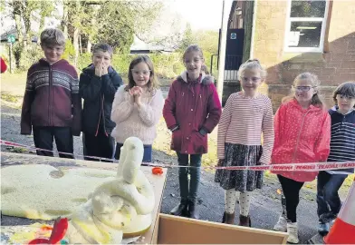  ??  ?? Amazed These children look on in wonderment as they witness a result of one of the science experiment­s