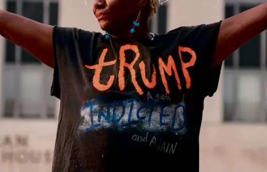  ?? STEFANI REYNOLDS/AFP ?? A demonstrat­or stood outside the Barrett Prettyman Courthouse in Washington on Aug. 2 following former president Donald Trump’s indictment over his alleged efforts to overturn the results of the 2020 election.