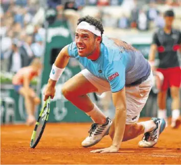  ?? GETTY ?? Erschöpft, überwältig­t, ungläubig: Marco Cecchinato warf Novak Djokovic aus dem Turnier.