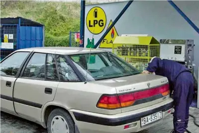 ?? ?? LPG je známe ako palivo pre autá. Teraz sa viac presadzuje aj pri kúrení.
FOTO: TASR/D. VESELSKÝ